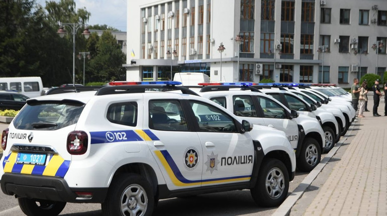 Поліцейські офіцери громад Сарненщини отримали нові службові авто