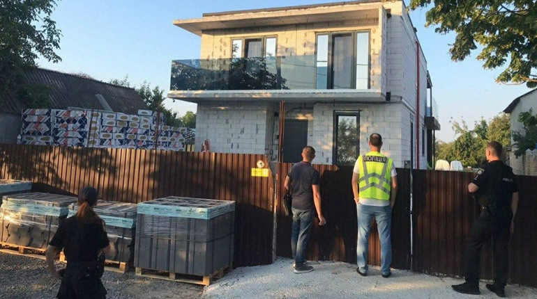 Допомагали чоловікам призовного віку ухилитися від служби: на Київщині затримано двох осібв