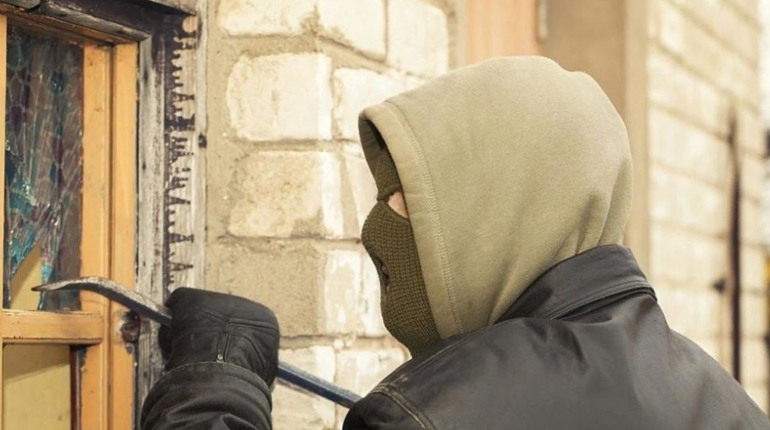 За крадіжку на суму 20 тис. грн з у селі Блистова Менської громади чоловіка засудили на п'ять років