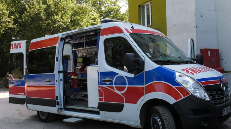 Тростянецька міська лікарня отримала карету швидкої допомоги з необхідним приладдям