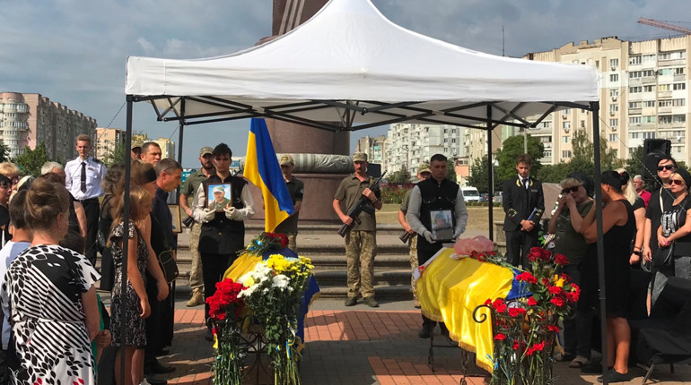 В Южному провели в останню путь двох героїв (ФОТО)