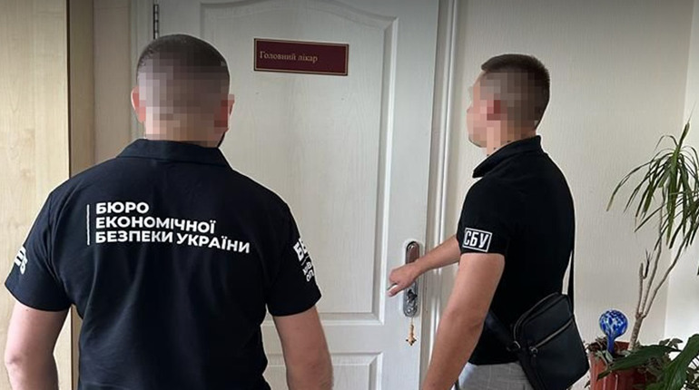Закуповували ліки за завищеними цінами: викрили службових осіб медзакладів Київщини