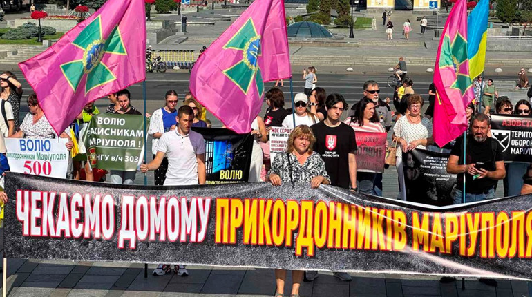 500 днів полону: мирну акцію організували рідні оборонців Маріуполя, які перебувають у неволі