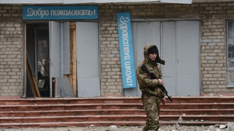 Навчальний рік - під дулом автоматів, шахтарів - до окопів. Про ситуацію на окупованій Луганщині