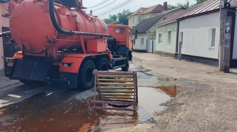 Затоплення колодязів на вулиці Василя Симоненка: Чернігівводоканал припинив подачу води