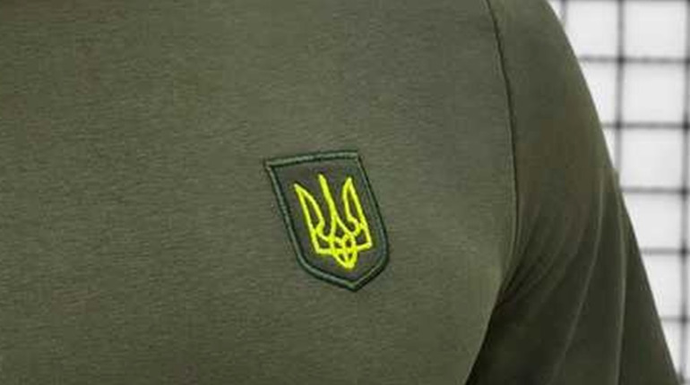 Стильні військові лонгсліви: як обрати