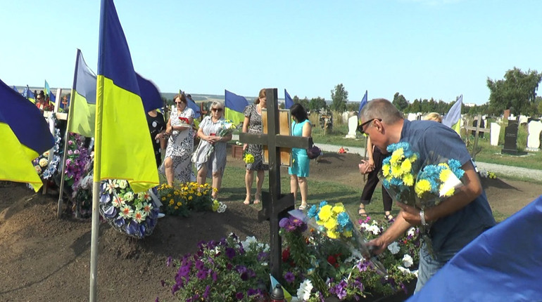 У Лозовій вшанували пам'ять загиблих захисників. Лозівчани віддали життя за вільну Україну