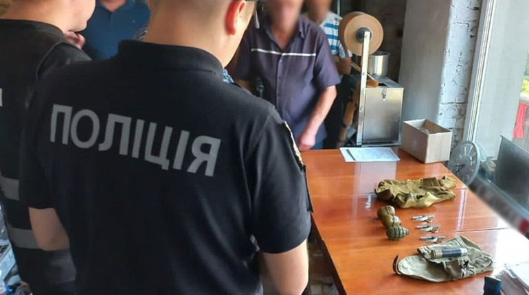 Чернігівцю загрожує від 3 до 7 років ув'язнення: зберігав зброю, боєприпаси та наркотики