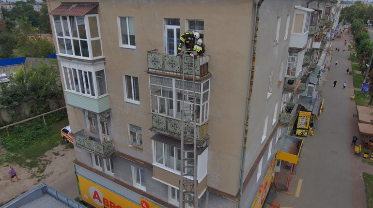 По автодробині на 5 поверх: як у Шостці рятували літню жінку