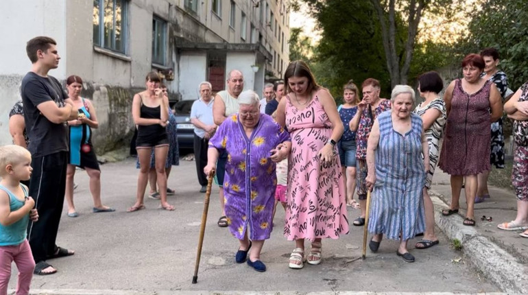 Без їжі, світла та комунікацій: мешканці Козакова, 5 залишилися без електроенергії