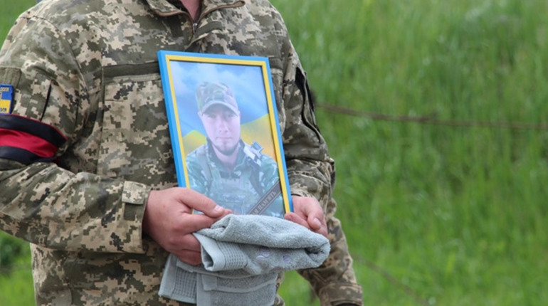 Бойовому медику Олександру Тихоненку із Броварок просять присвоїти звання Герой України