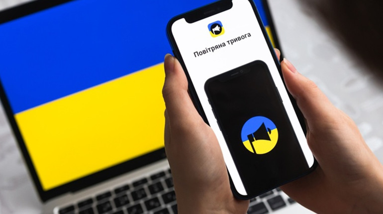 Чи можна батькам забирати дітей зі школи під час повітряної тривоги? Пояснює омбудсмен