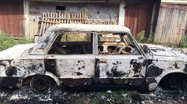 Помстилися за образу: меняни спалили автомобіль