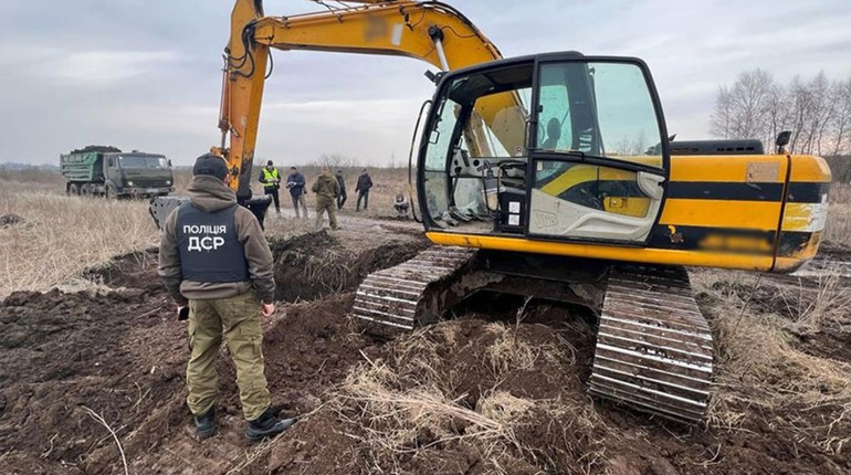 Поліція Чернігівщини викрила незаконний видобуток корисних копалин: що добували