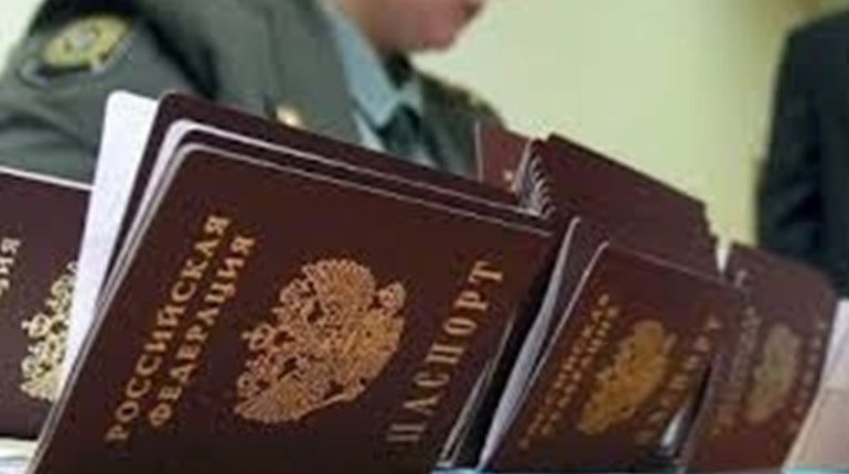 Надають жителям Луганщини громадянство РФ. СБУ викрила очільниць "центрів надання держпослуг"