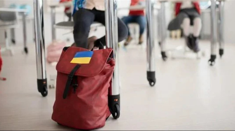 Кому з жінок обмежать право виїзду за кордон, та з чим це пов’язано?
