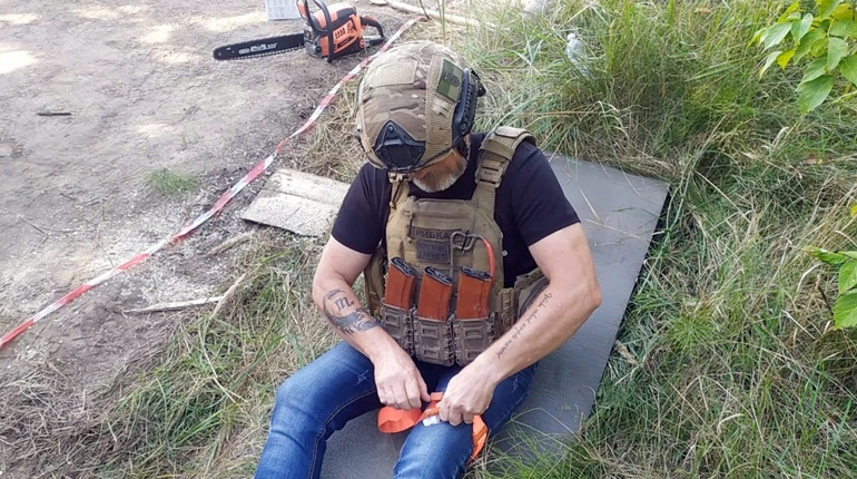 Як менські журналісти бронежилети приміряли, стріляли і долали смугу перешкод