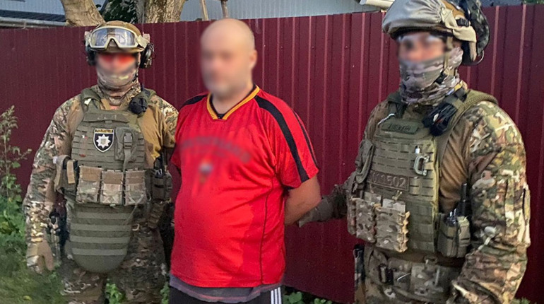 У Ніжині затримали серійних злодіїв, які викрали сейф з понад 650 тисячами гривень