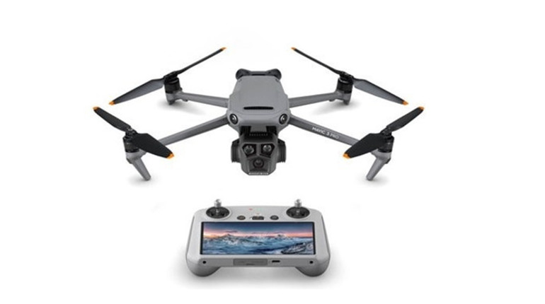 Квадрокоптер Dji Mavic 3 Pro Fly More Combo