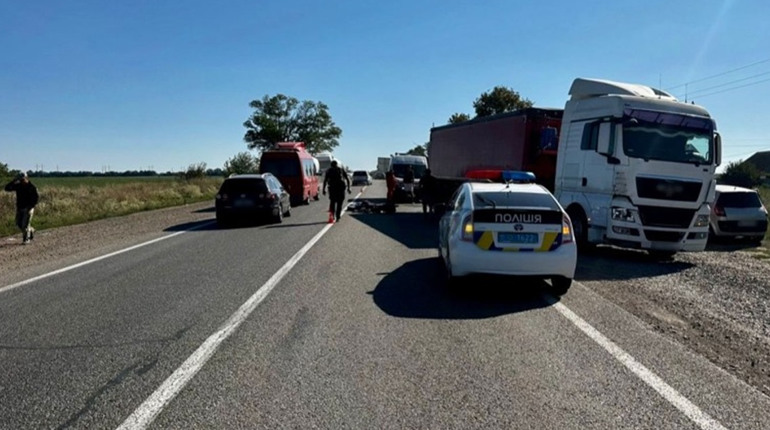 Біля села Розселенець сталася аварія: водій вантажівки на смерть збив велосипедиста