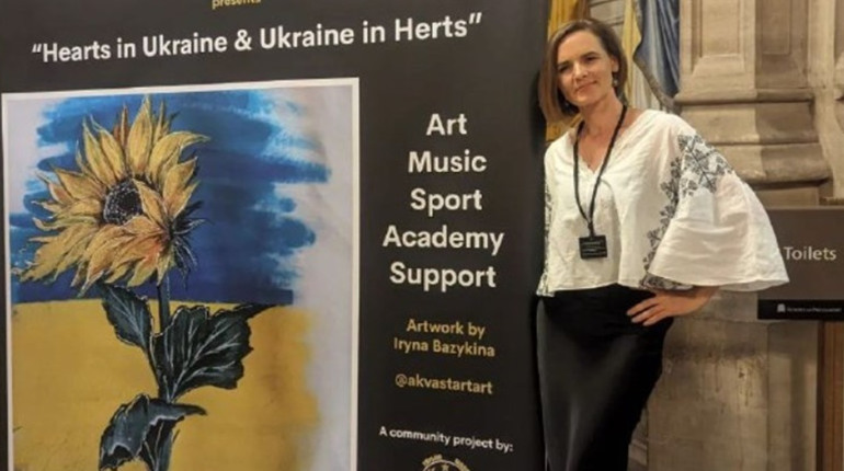 В парламенті Британії проходить виставка художниці з Луганщини. Що відомо про майстриню