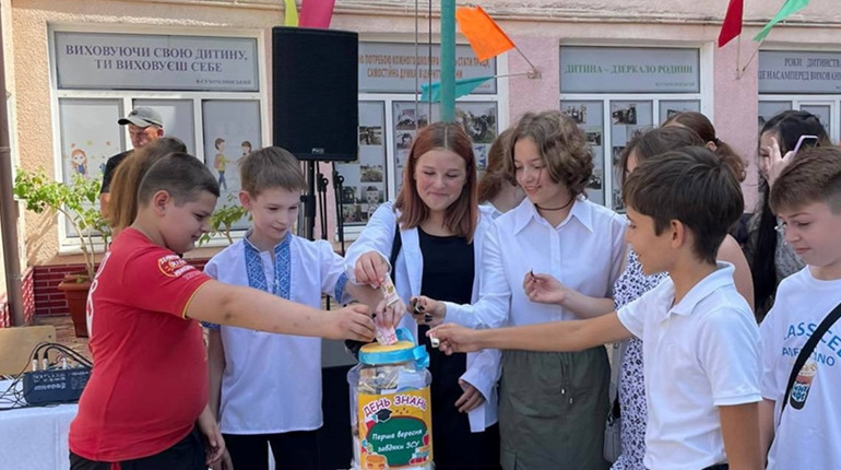 Біляївський ліцей №1 зібрав майже 42 тисячі для наших захисників. Частину коштів передали на Mavic
