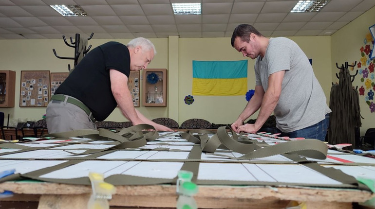 У Шостці виготовляють унікальні для України ноші: аби продовжувати потрібна фінансова підтримка
