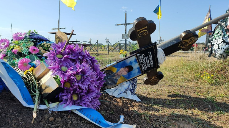 У Первомайську невідомі понівечили могили полеглих воїнів