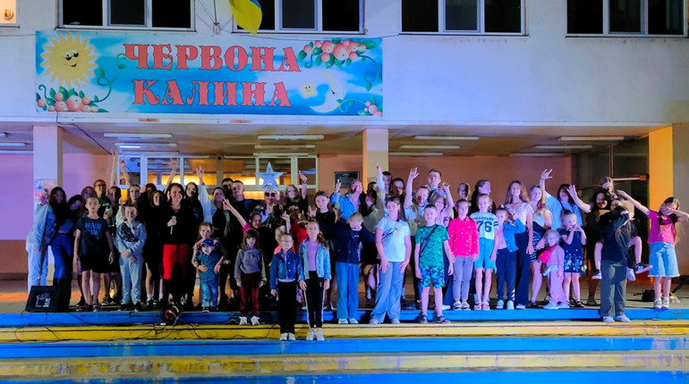 Вечори вуличної музики в Долинській збирають кошти на ЗСУ