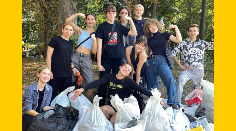 Первомайські ліцеїсти прибирали берег Південного Бугу: вмотивовані природою
