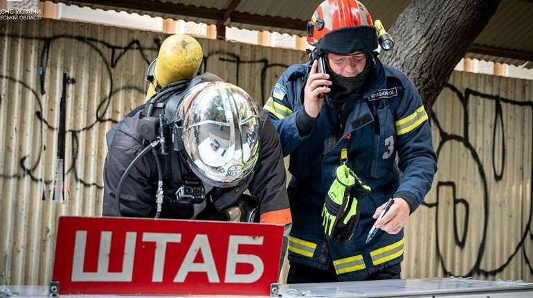 У центрі Одеси загорілися хостел та ресторан. Людей евакуювали із задимлених приміщень. Фото, відео