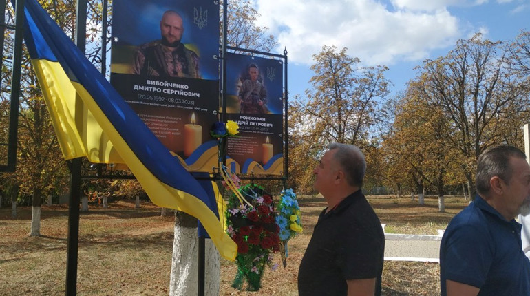 В селі на Одещині відкрили Алею пам'яті військовим-землякам, які загинули на війні