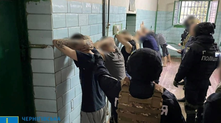 На Чернігівщині групі, яка обкрадала військовослужбовців та волонтерів повідомили про підозру