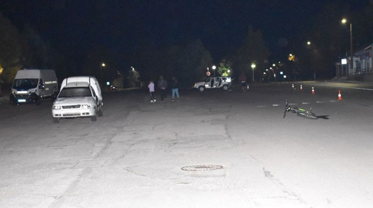 На Чернігівщині збили велосипедиста, потерпілий помер у лікарні: поліція шукає свідків