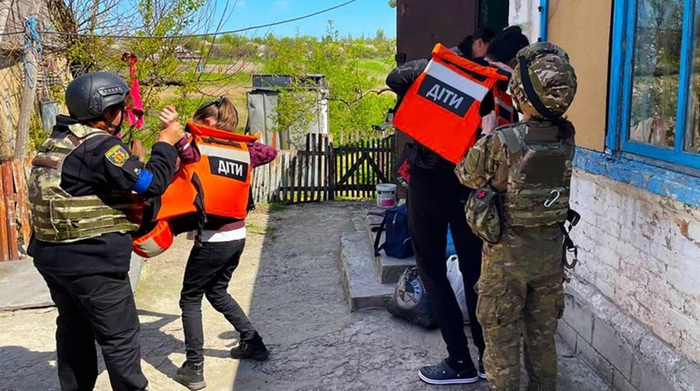 З п’яти прифронтових населених пунктів Запорізької області евакуювали всіх дітей