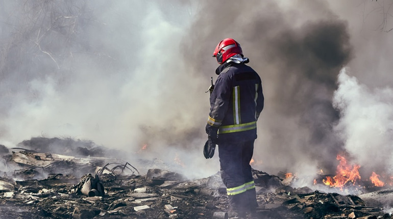 Рятувальники Торецького гарнізону виконують свої завдання під ворожими обстрілами. Відео