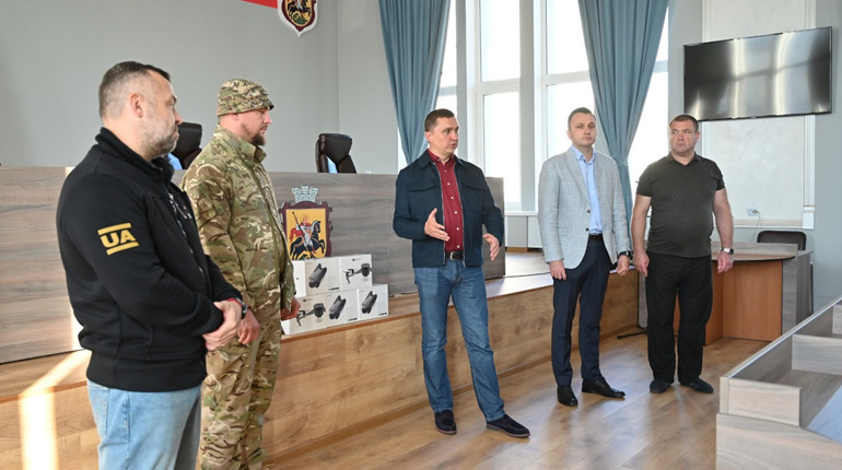 Передали захисникам дрони, придбані за кошти, які раніше були виділені для футбольного поля
