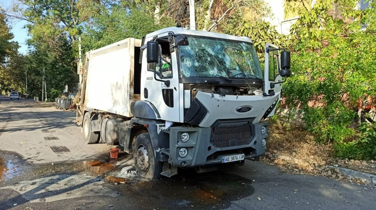 Вранці окупанти завдали удару по Херсону: поранені двоє працівників комунального підприємства