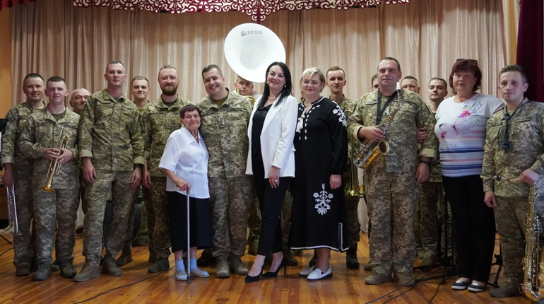 Як Фастівський обласний ліцей відзначав День працівників освіти: музичний подарунок від військових