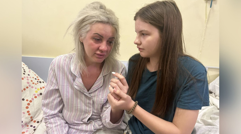 Втратили все: мама з доньками, чий будинок знищив російський снаряд, потребують допомоги (ВІДЕО)