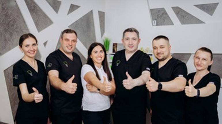 Сімейна стоматологія дозволяє піклуватися про зуби всієї родини