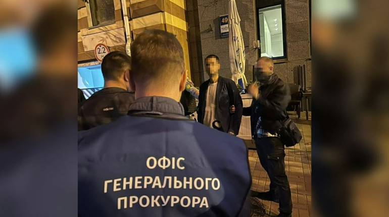 На хабарі затримали прокурора Фастівської окружної прокуратури: вимагав від підприємця 30 000 $