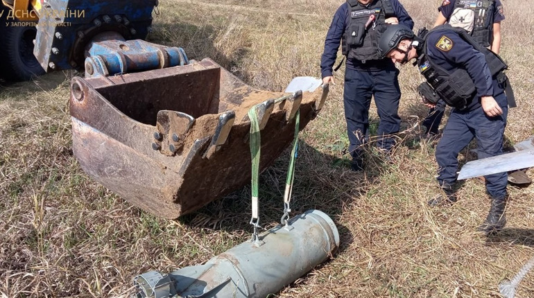 Комбайнери Запоріжжя знайшли у полі авіабомбу вагою 250 кг