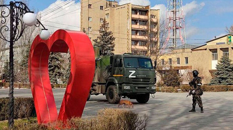 Роздавав російську "гуманітарку", за держзраду судитимуть жителя Скадовська