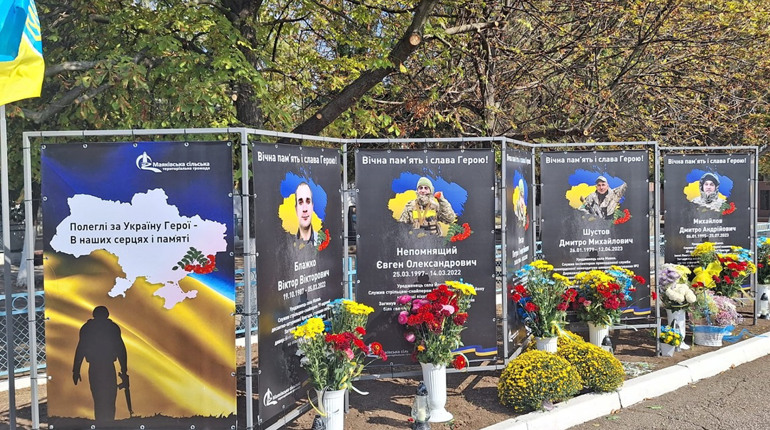 У Маяках відкрили Алею героям війни, там сім чоловіків, які віддали життя за нашу свободу