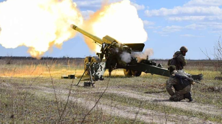 На Сватівському напрямку артилеристи "Сталевого Кордону" знищили ворожий БТР. Відео