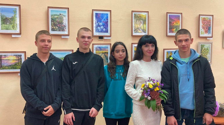 У Жовтоводському музеї відкрили персональну виставку художниці Олени Андрєєвої з Чугуєва