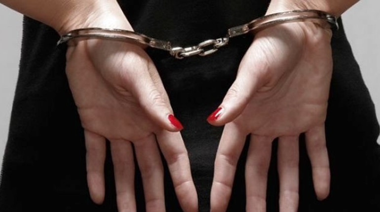 У Покровському районі судитимуть шахрайку, яка обіцяла “відкупити” від військової служби