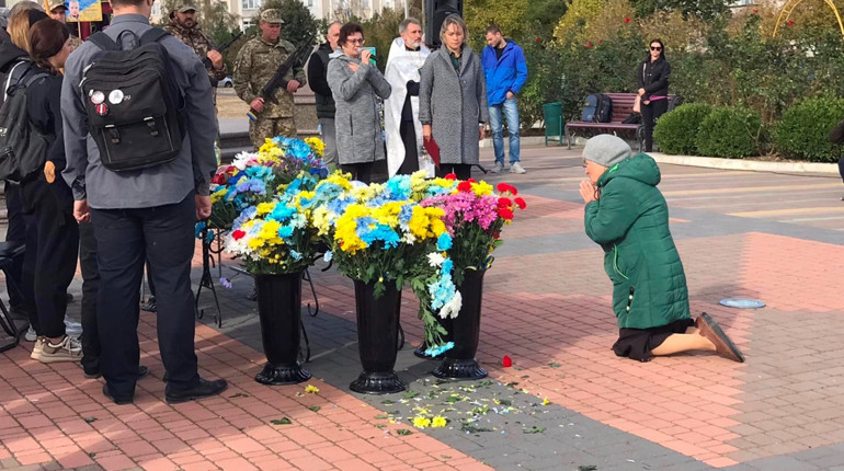 Южненська громада попрощалась з героєм Артемом Садовським (ФОТО)