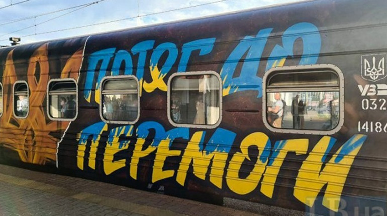 Поїзд чи потяг – як правильно?